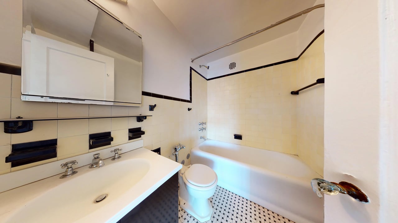 1 Christopher St, #8D