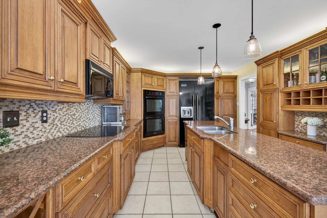 6 Falling Leaf Crt, Aurora