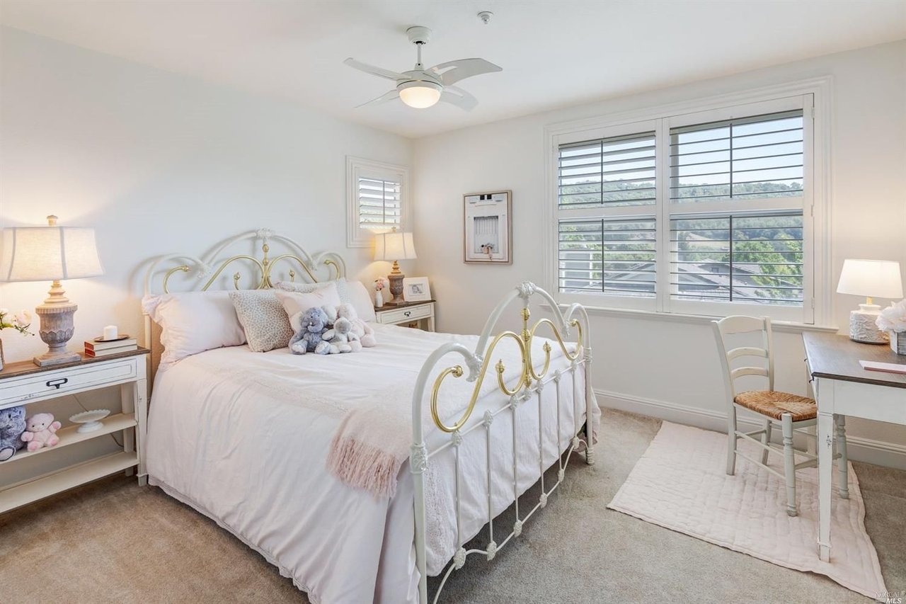 120 Oak Shade Ln