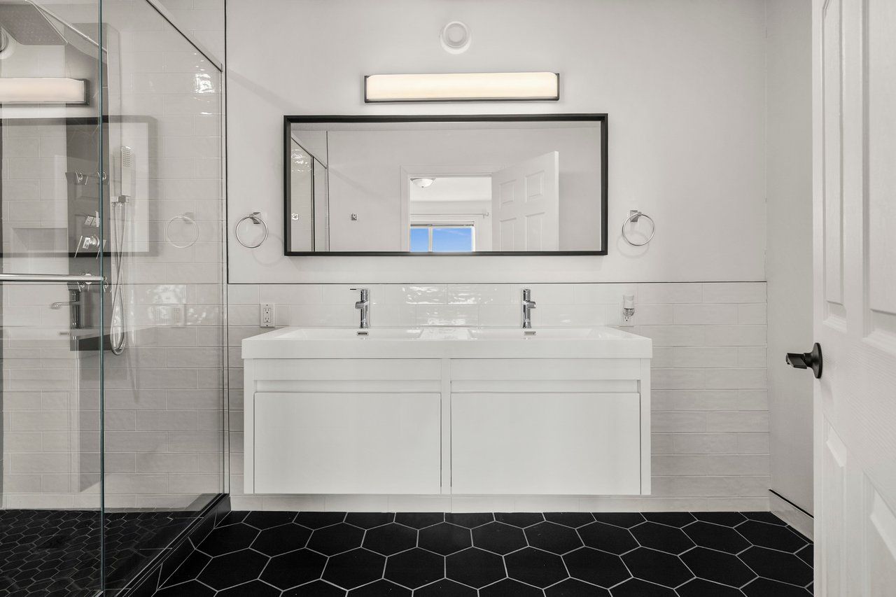 12345 Coventry Hills Way NE