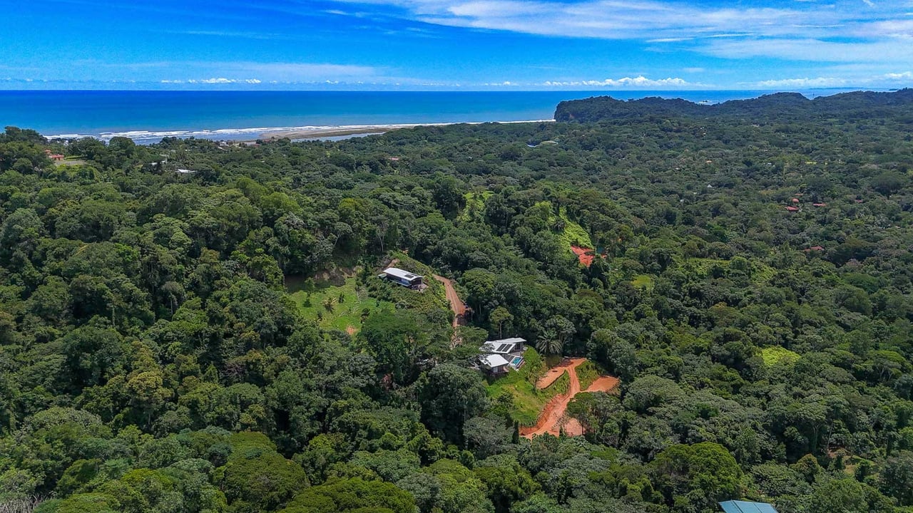 Ojochal Modern Jungle Home with Infinity Pool & Mountain Views