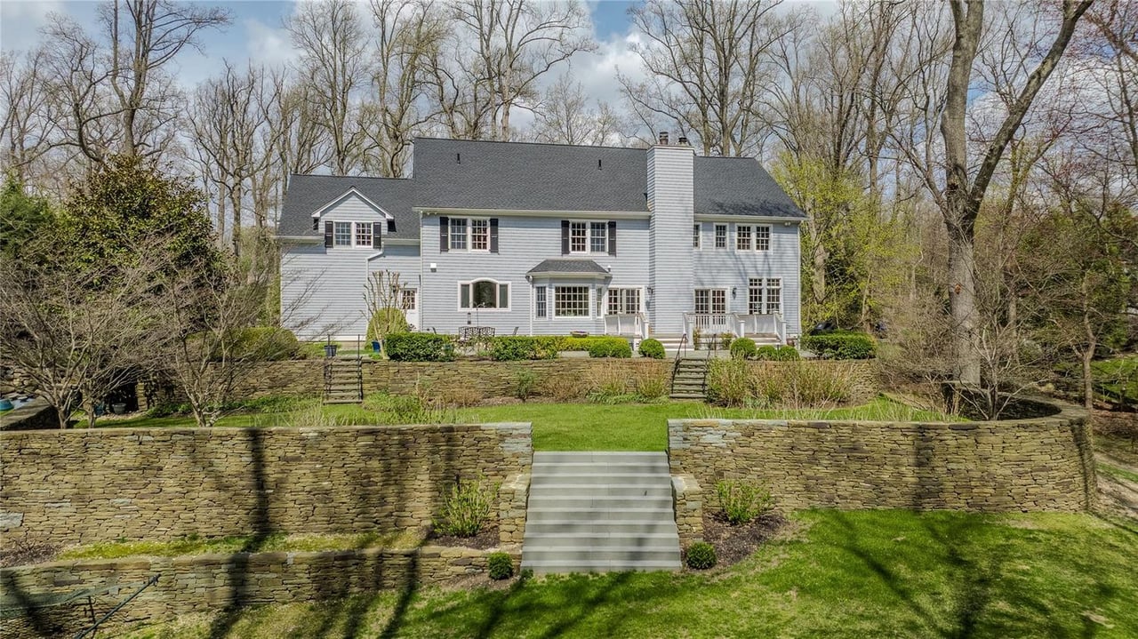 51 Lloyd Ln