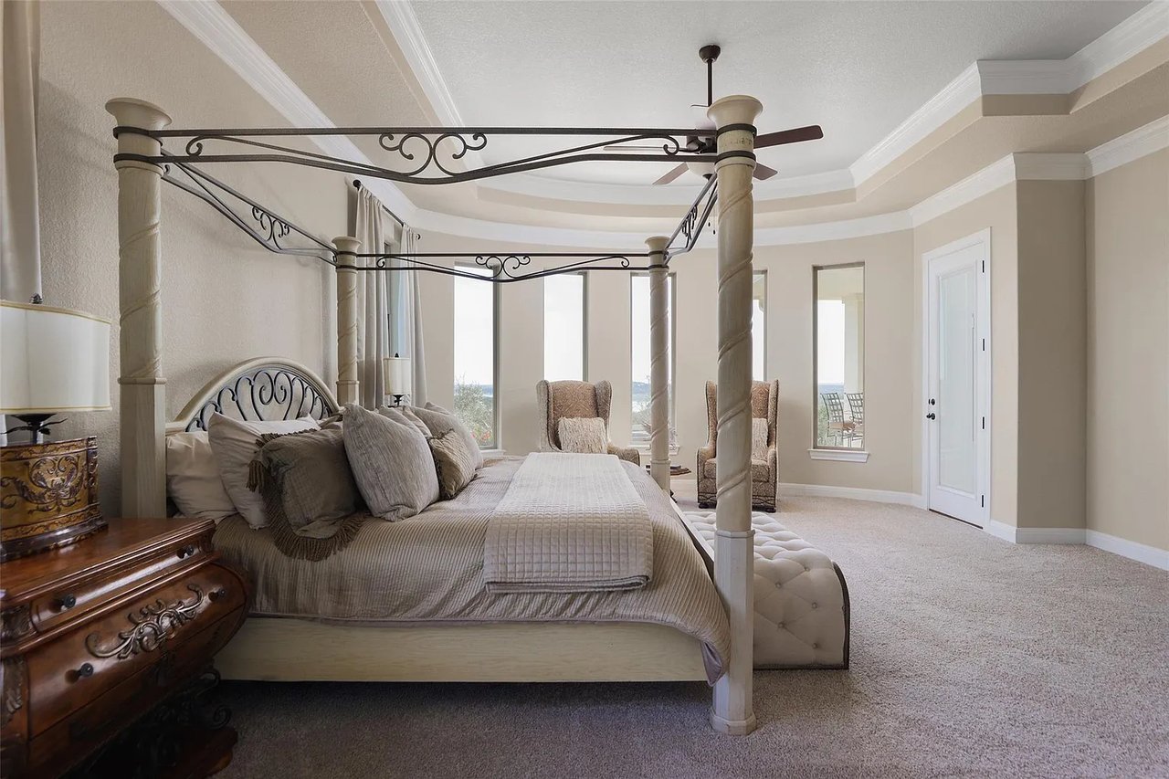 Incredible Equestrian Property - Main House, Guest House, Barn, Stables, Apartment, Riding Arena and Corrals