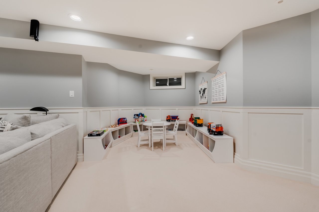 34B Long Crescent
