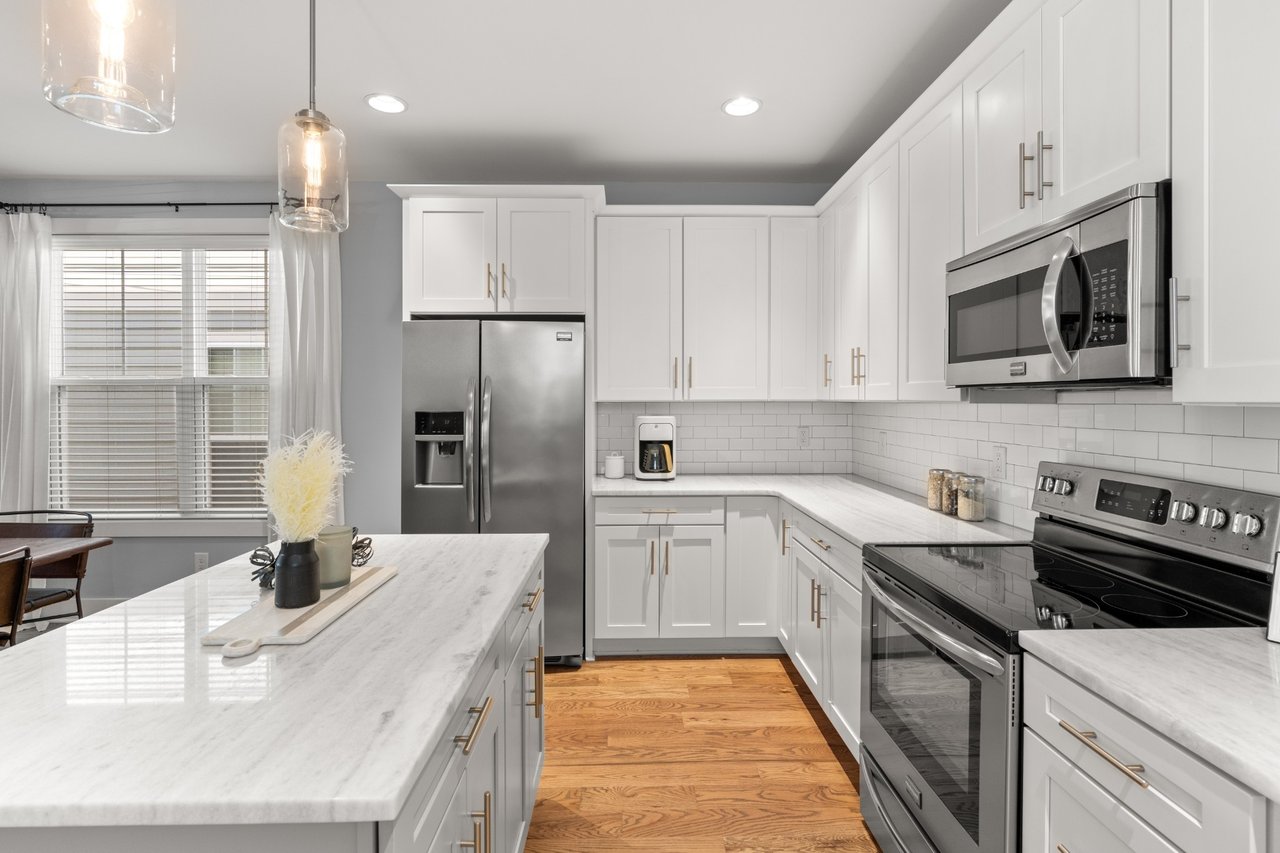 6117 California Ave #B