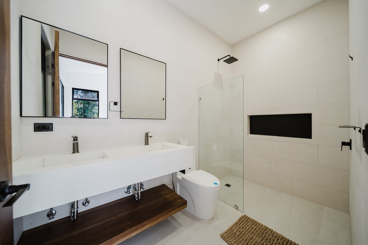 Casa Escondida, Contemporary Villa with Guest Suite