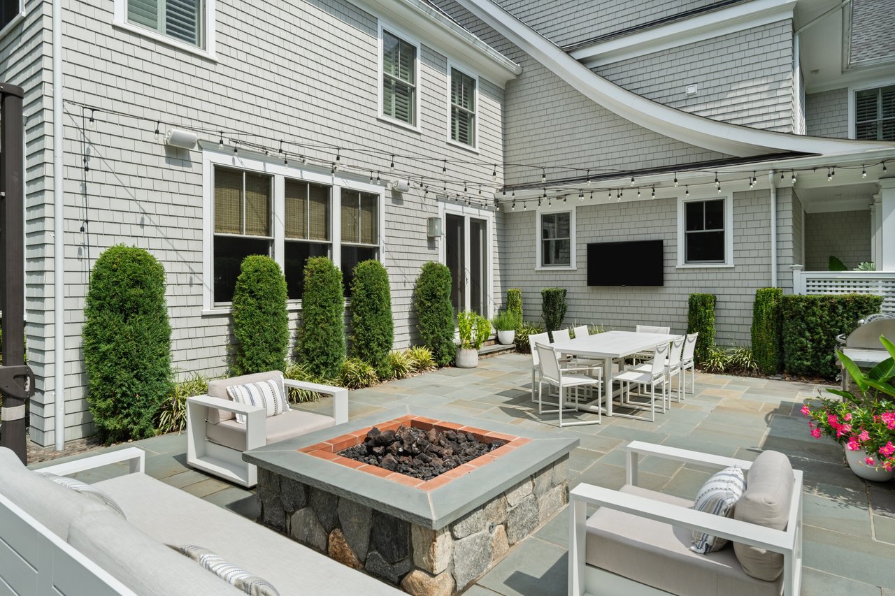 2 Brook Lane, Westport
