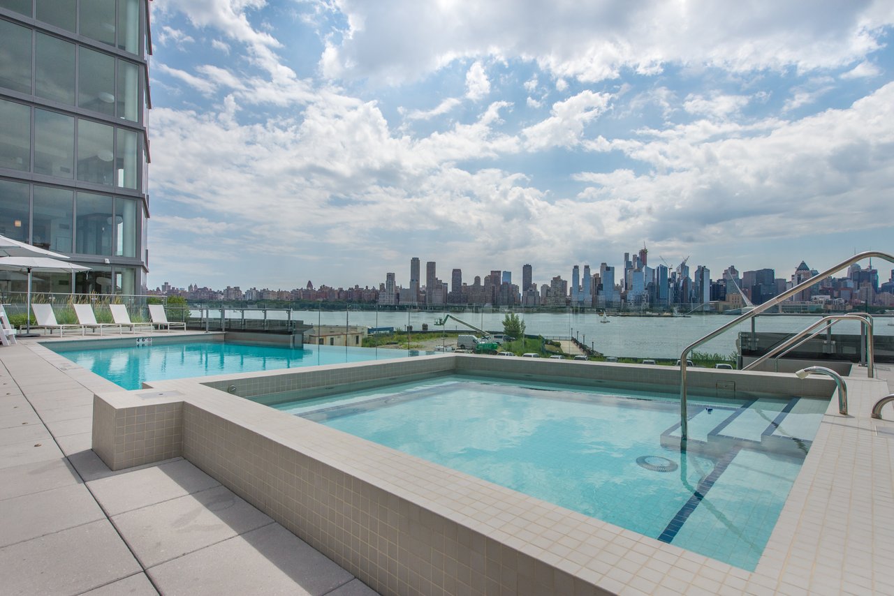 Waterfront Penthouse at Nine on the Hudson 