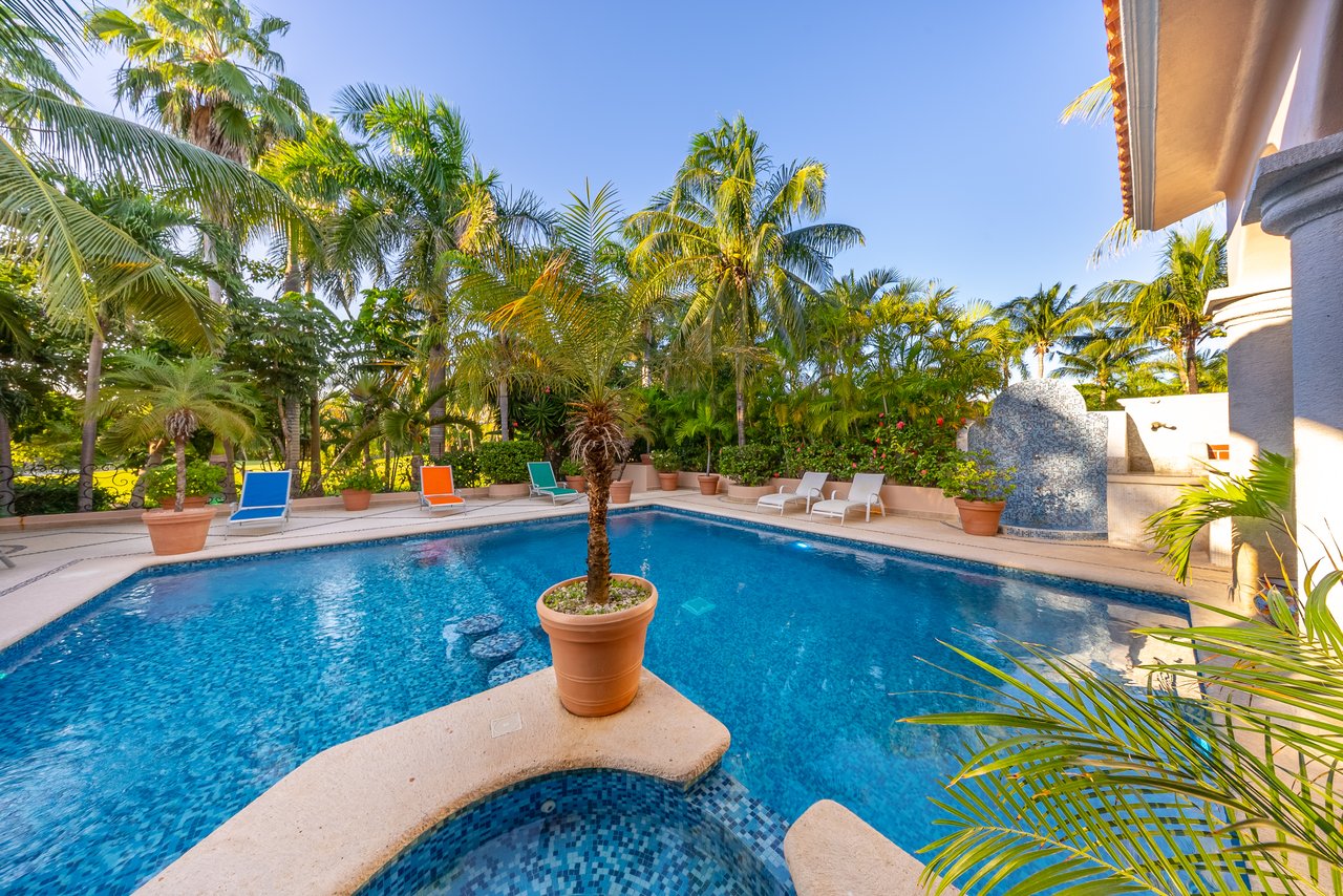 Villa Maravilla Puerto Aventuras | Golf-Front Luxury Villa