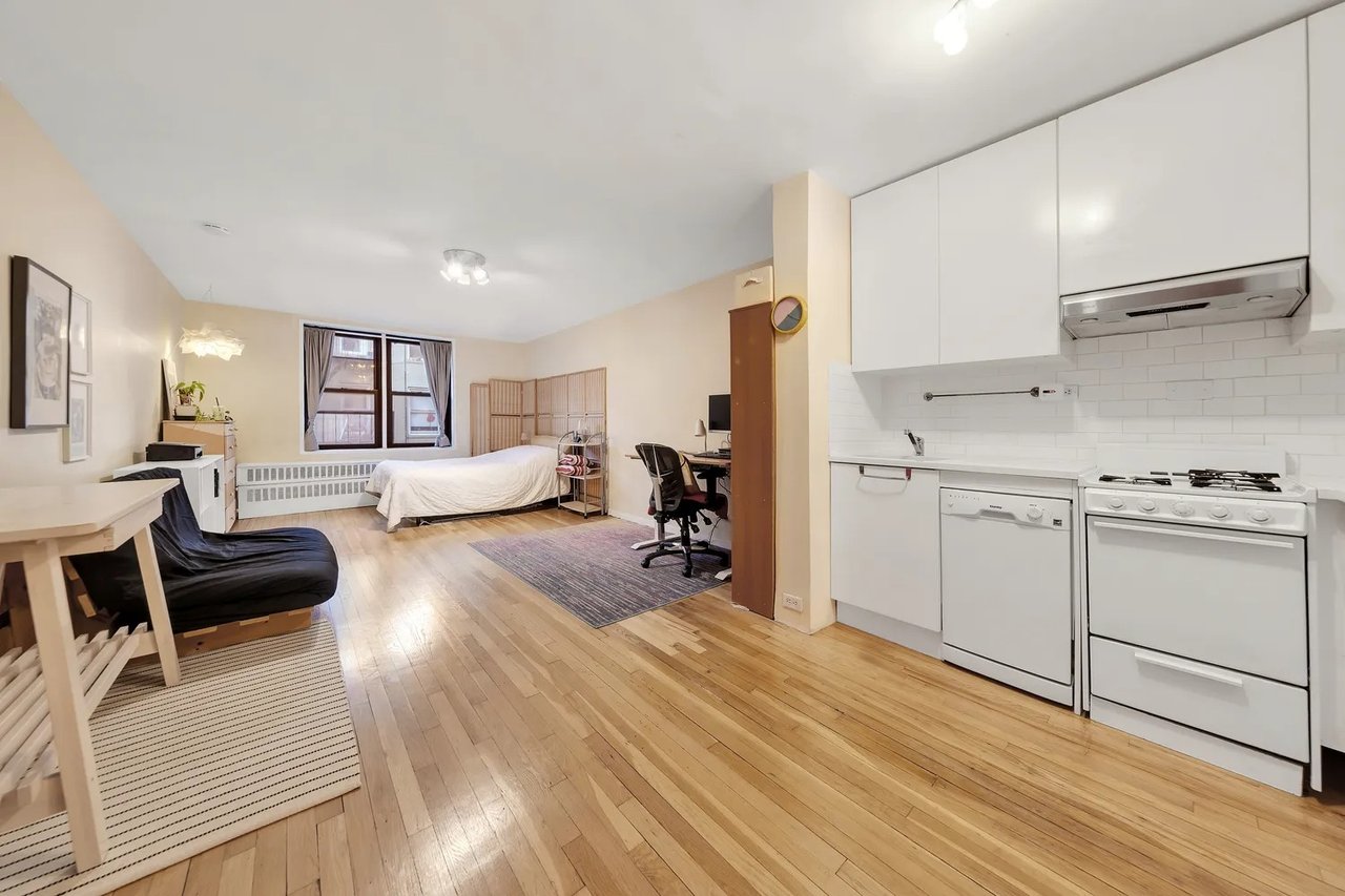229 E 28th St #5C