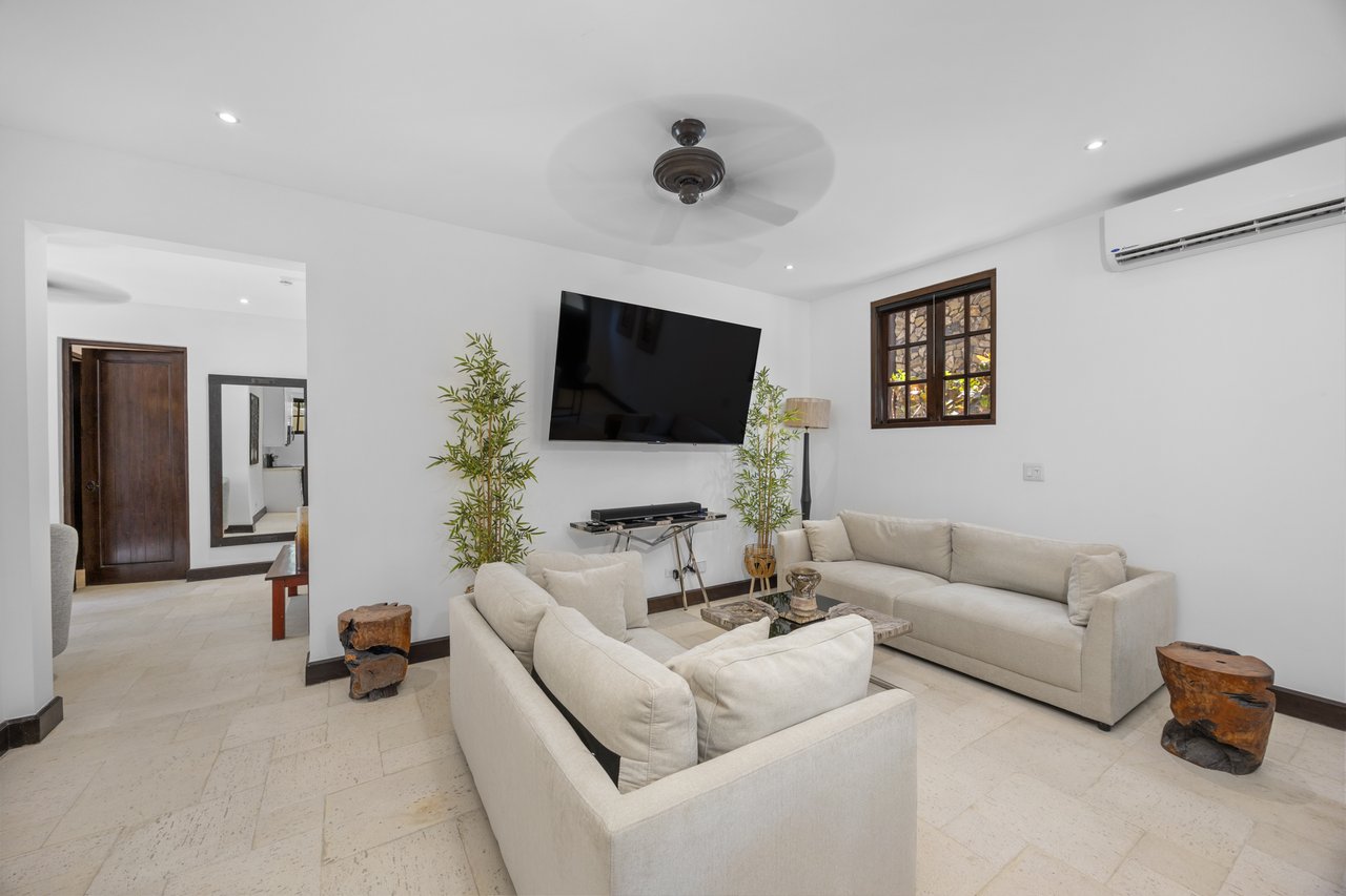 La Antigua 16 Avenida | Renovated 2-Bedroom Condo with Private Plunge Pool in Walkable Las Catalinas
