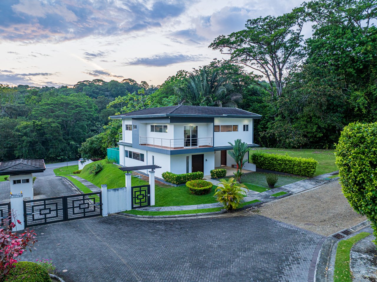 Elegant Tropical Villa Steps from Playa Hermosa – Gated Community