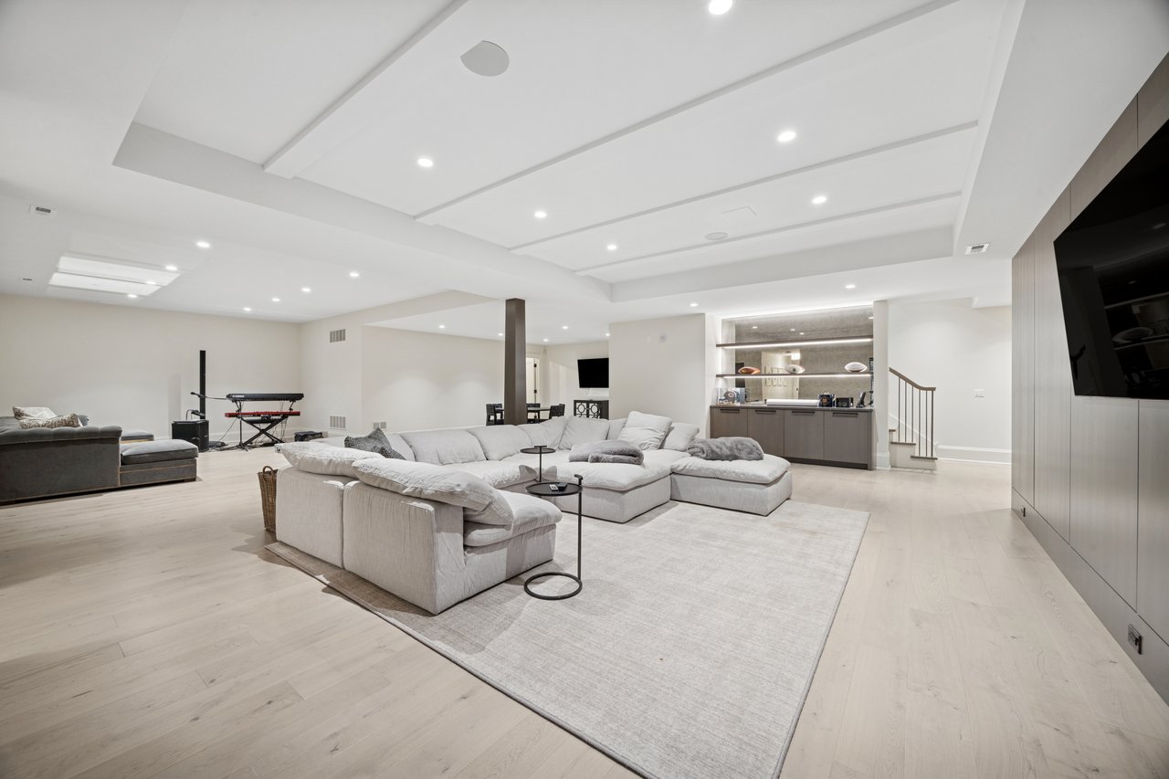 244 E 1st, Hinsdale