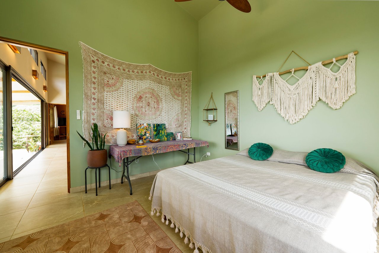 NEW PRIVATE MOUNTAIN HOME WITH OCEAN VIEWS ABOVE LAGUNAS