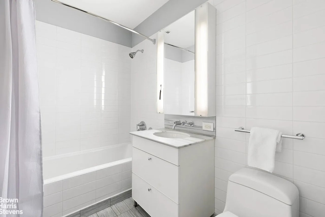 520 West 19th Street Unit: 6C