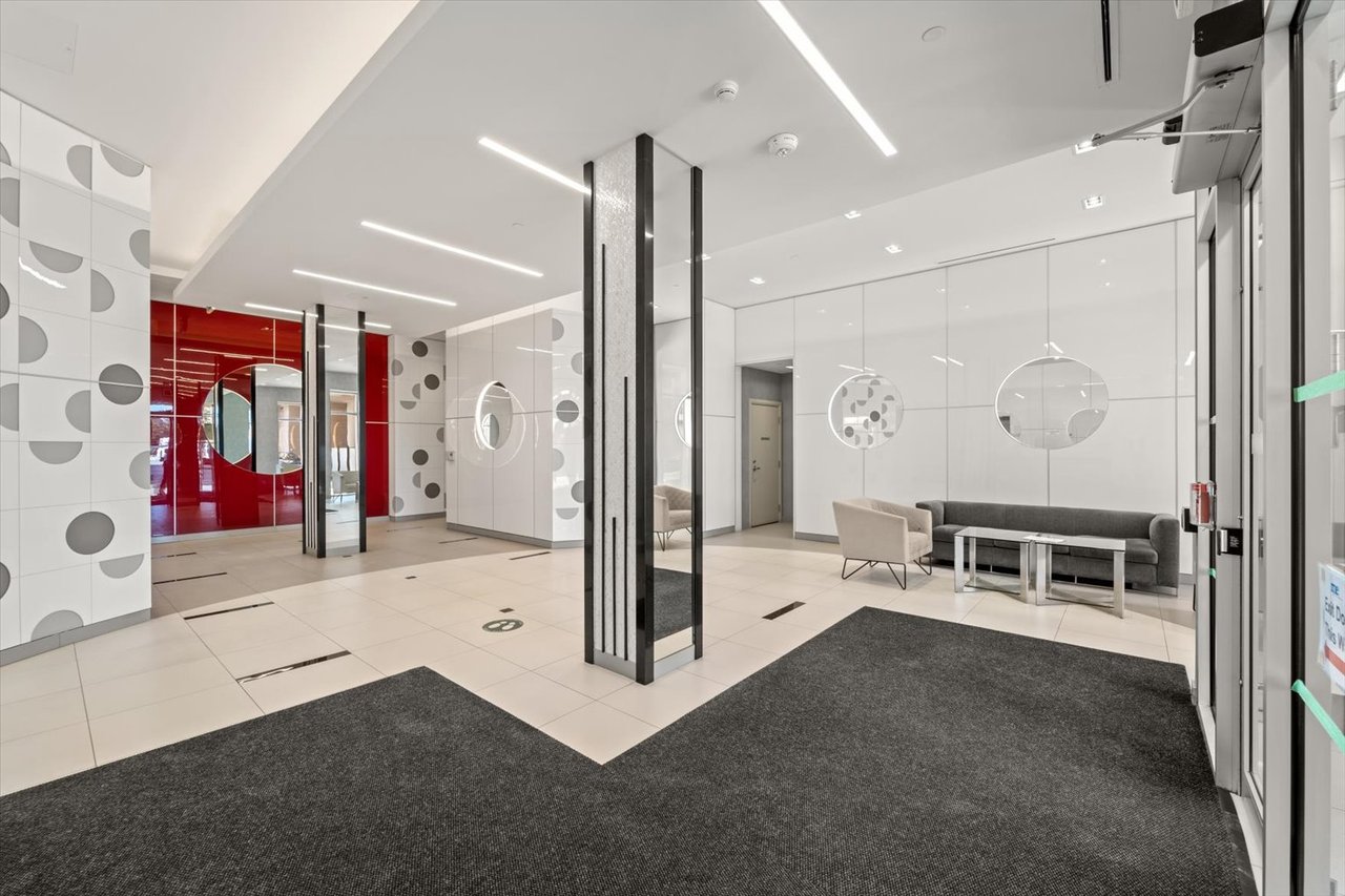 30 Meadowglen Pl 1106