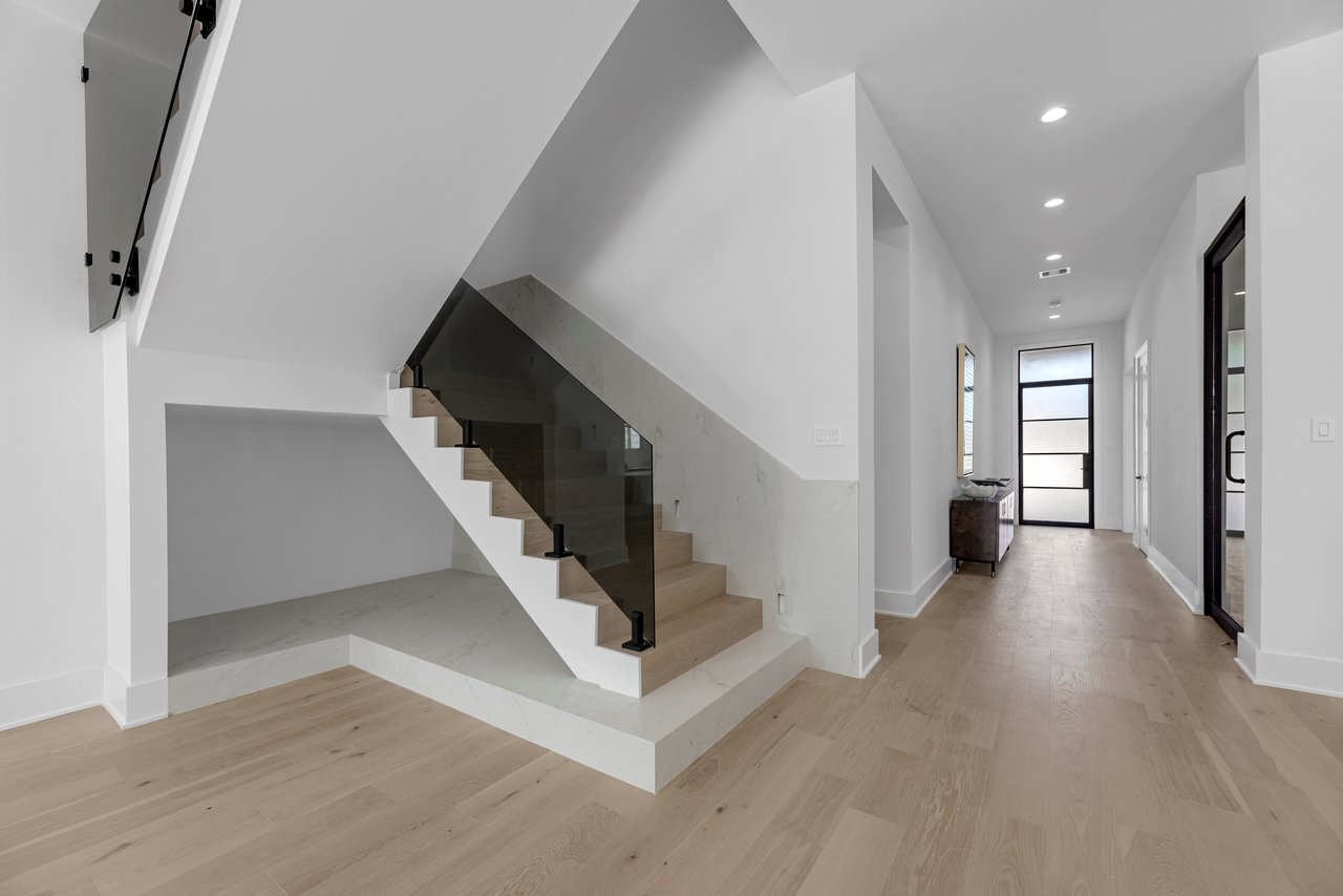 963 West 41st Street