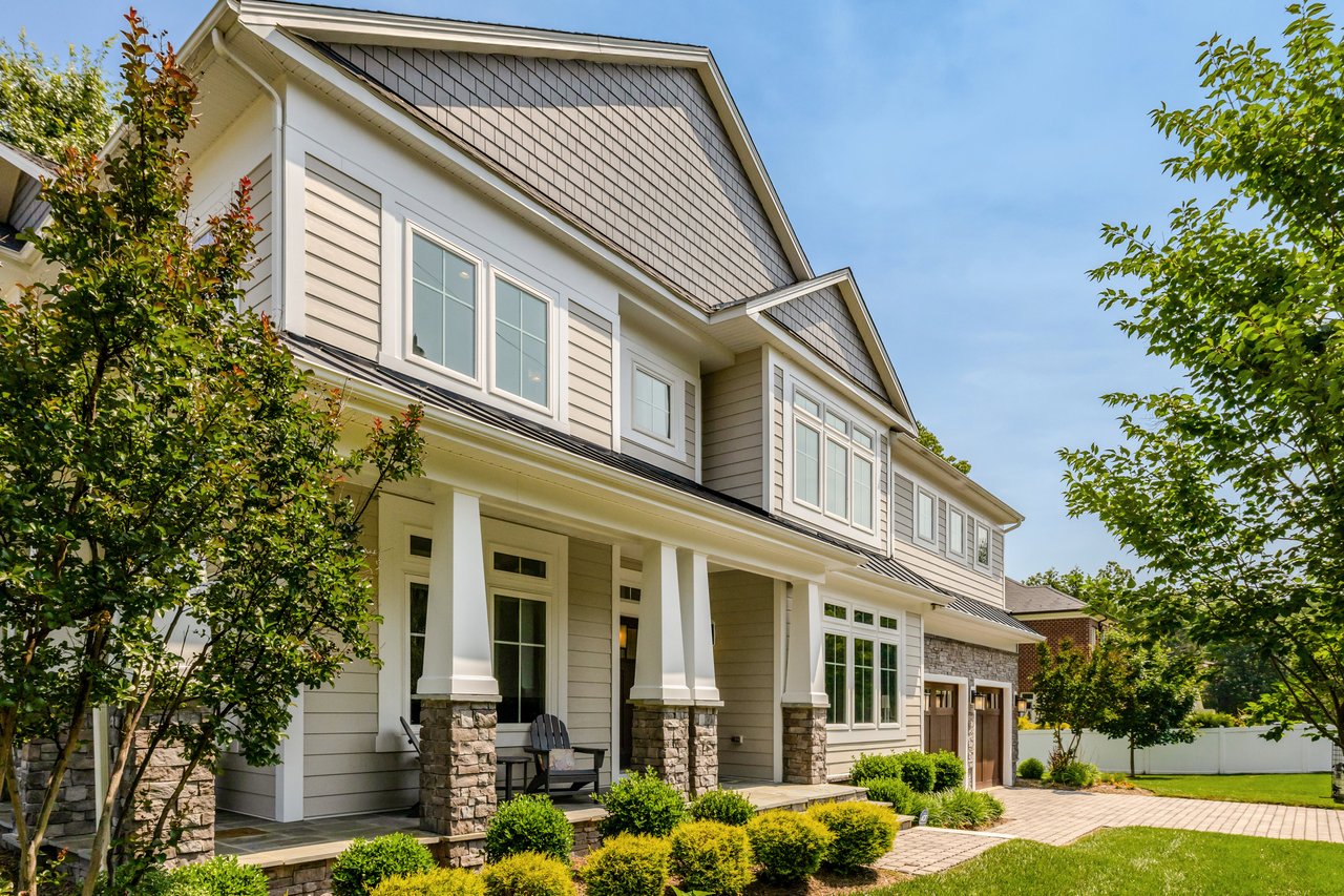 300 Jade Ct NW