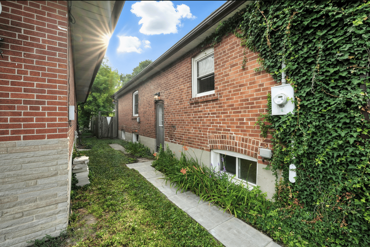 2975 Weston Road
