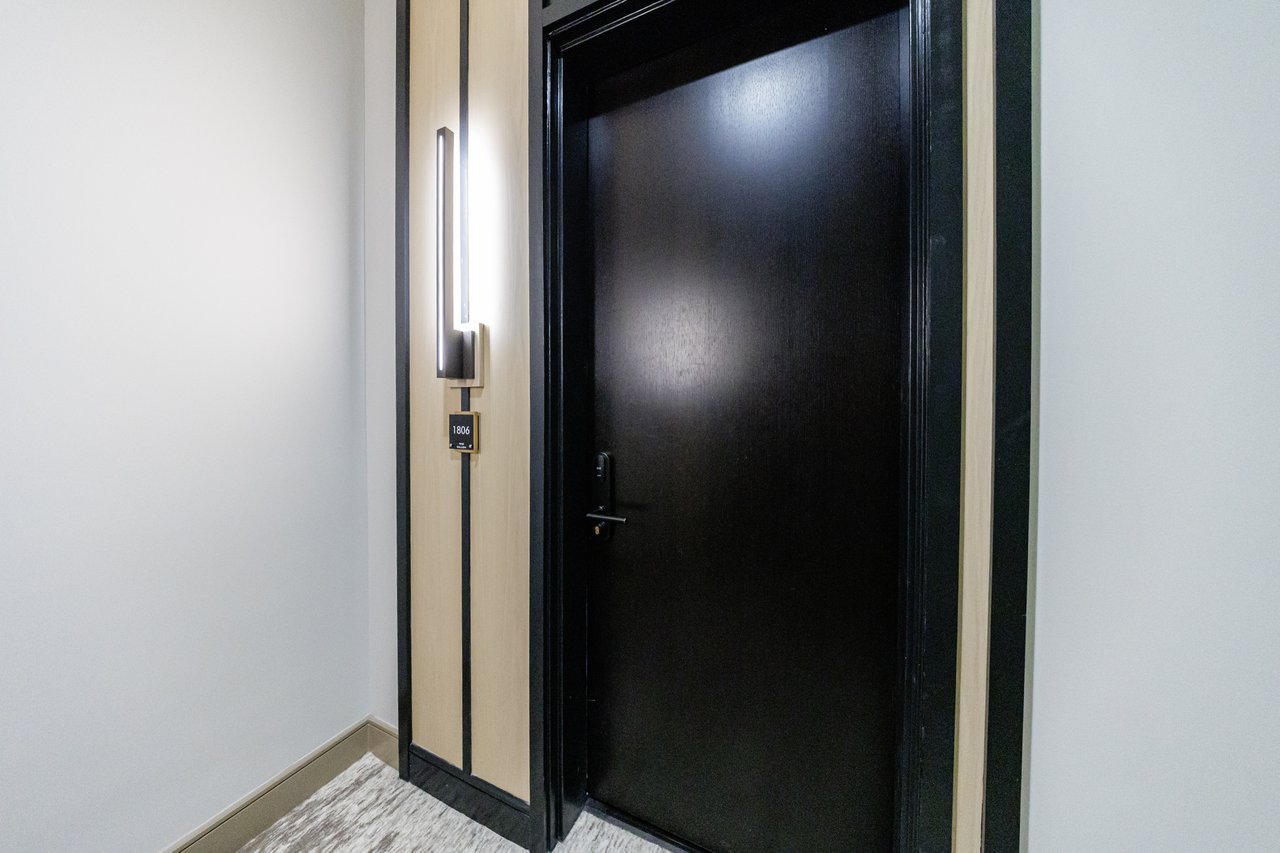 2425 Peachtree Road Unit 1806