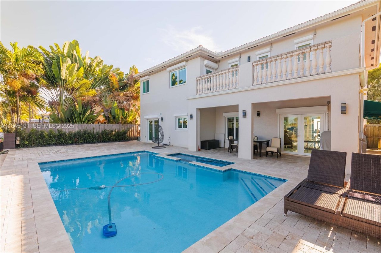 13731-sw-136-place-miami-pool-home-sold