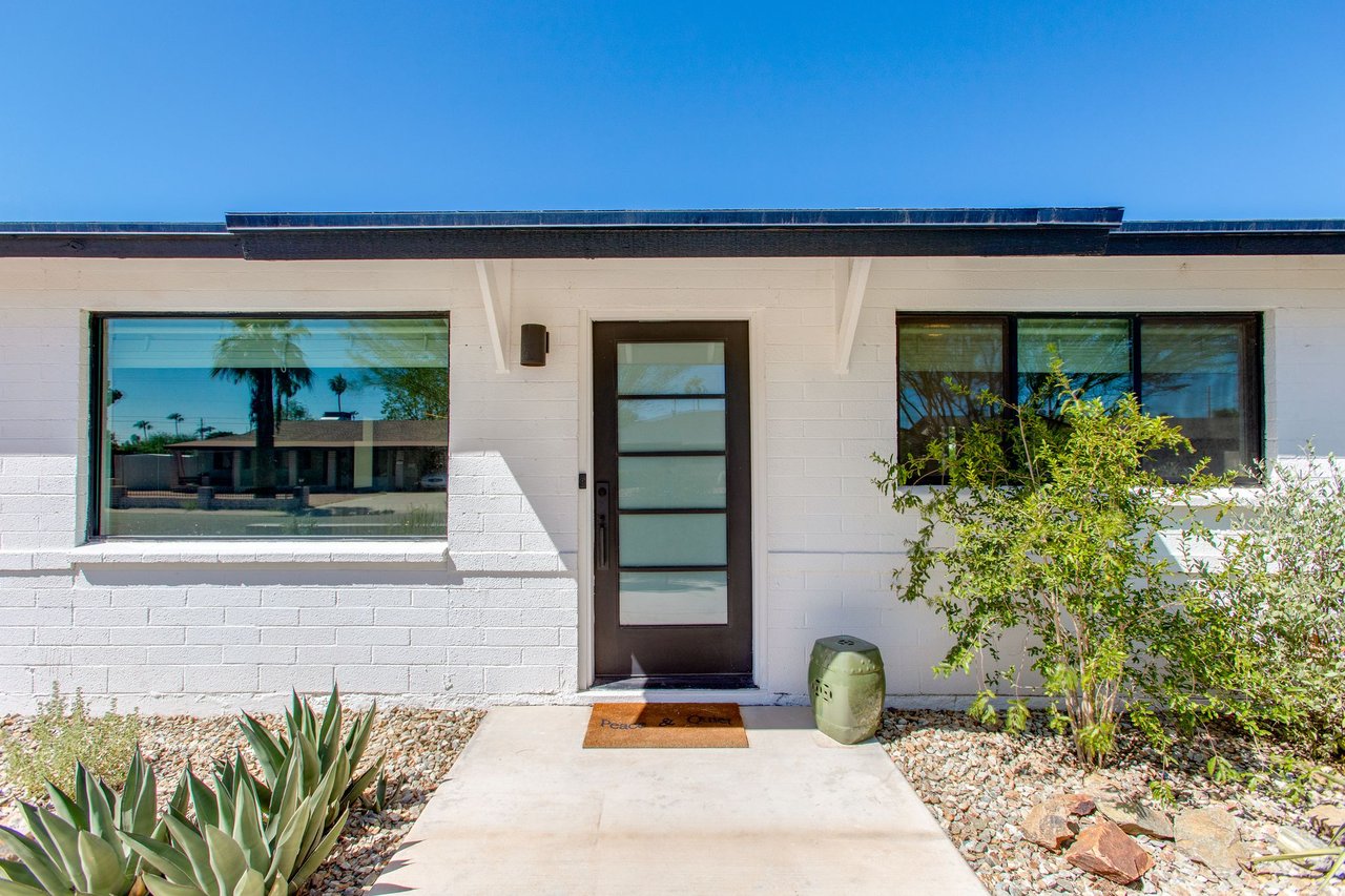 3508 N 62nd Pl - For Lease