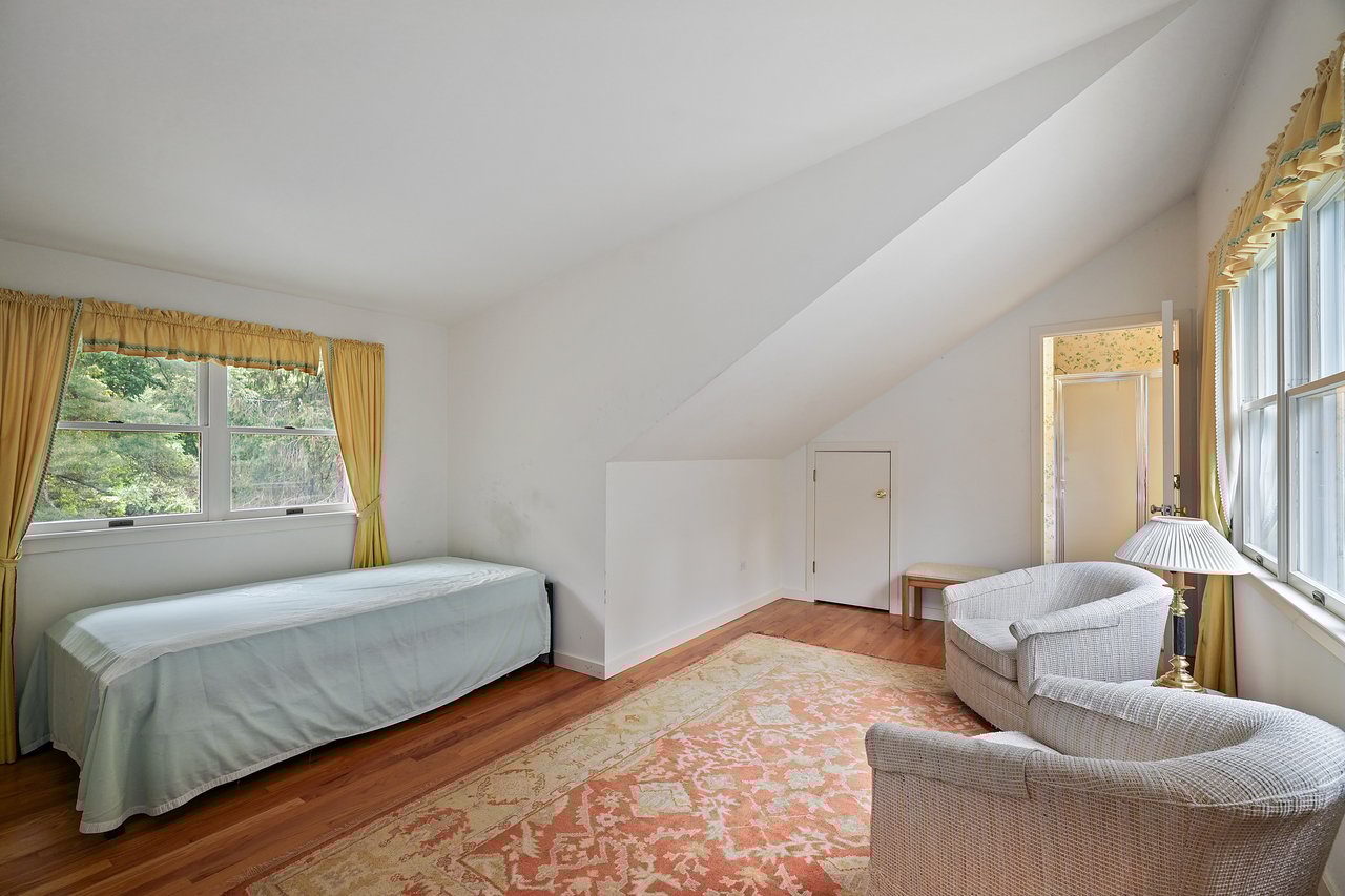 112 Narrows Road