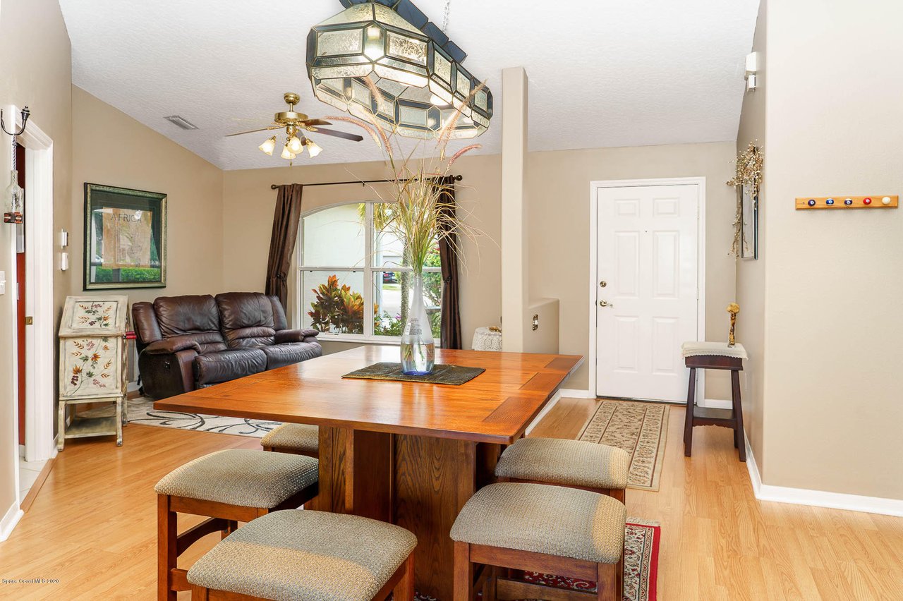 989 Gardenbrook Ct SE