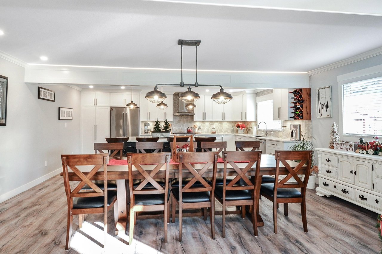 23003 Apple Grove