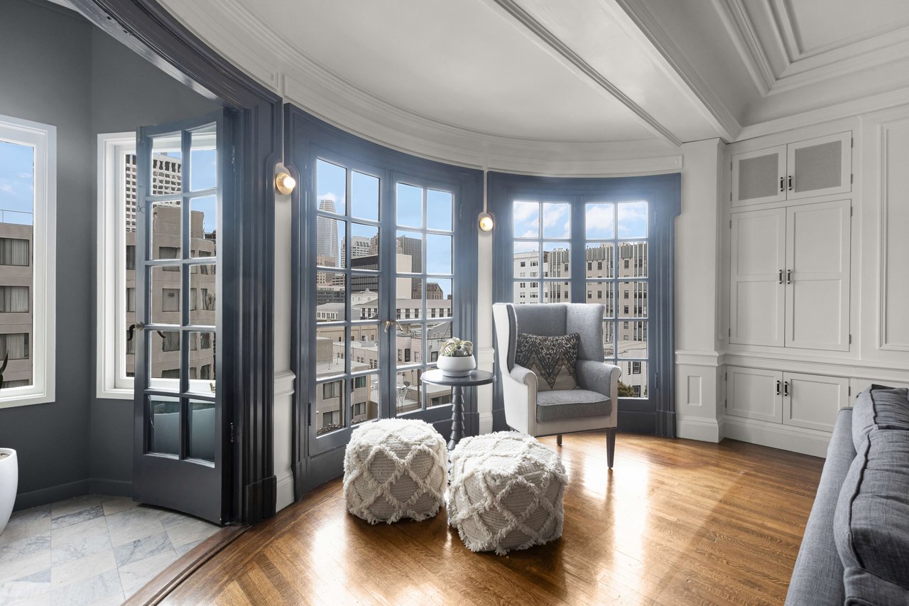 Grand New York-Style Condominium at 840 Powell