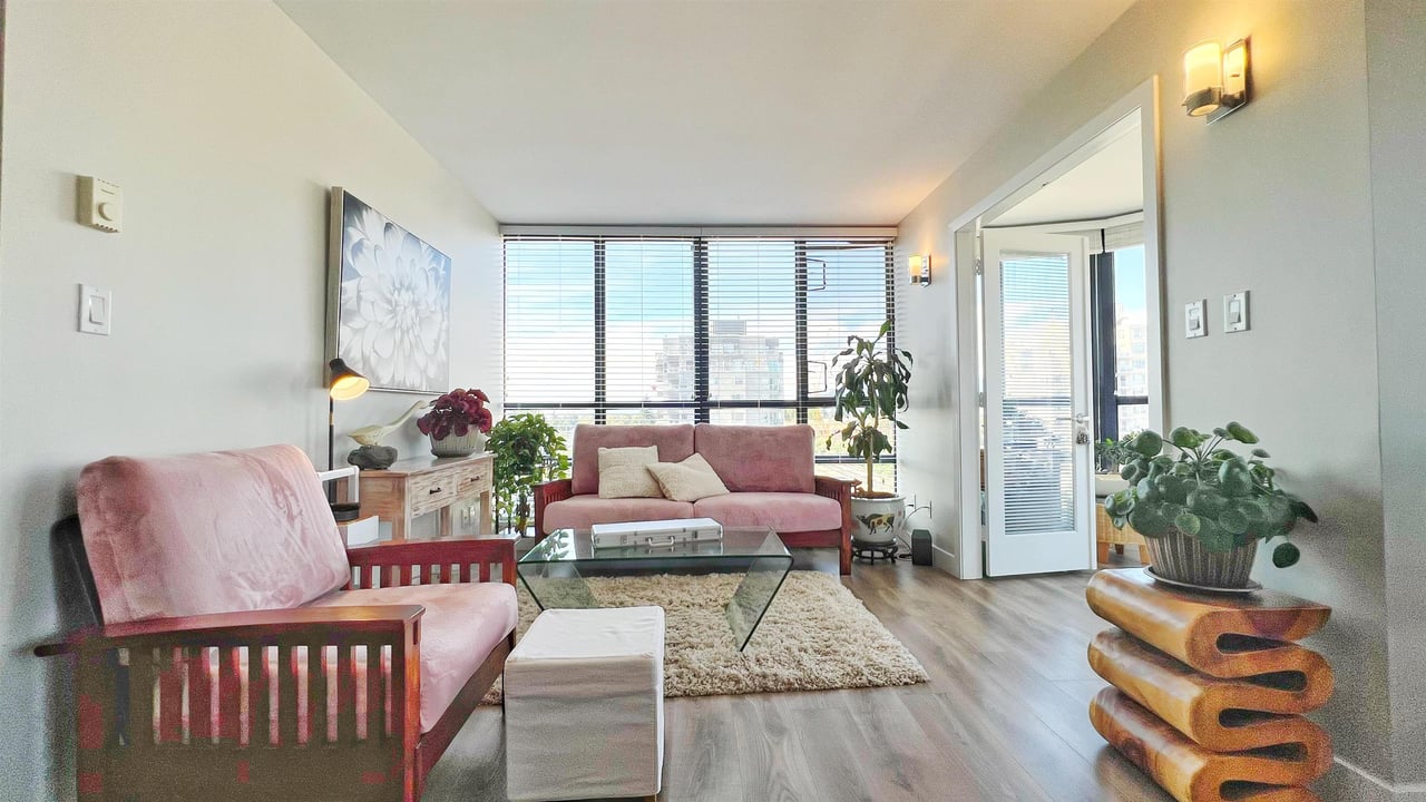 905-3438 Vanness Ave