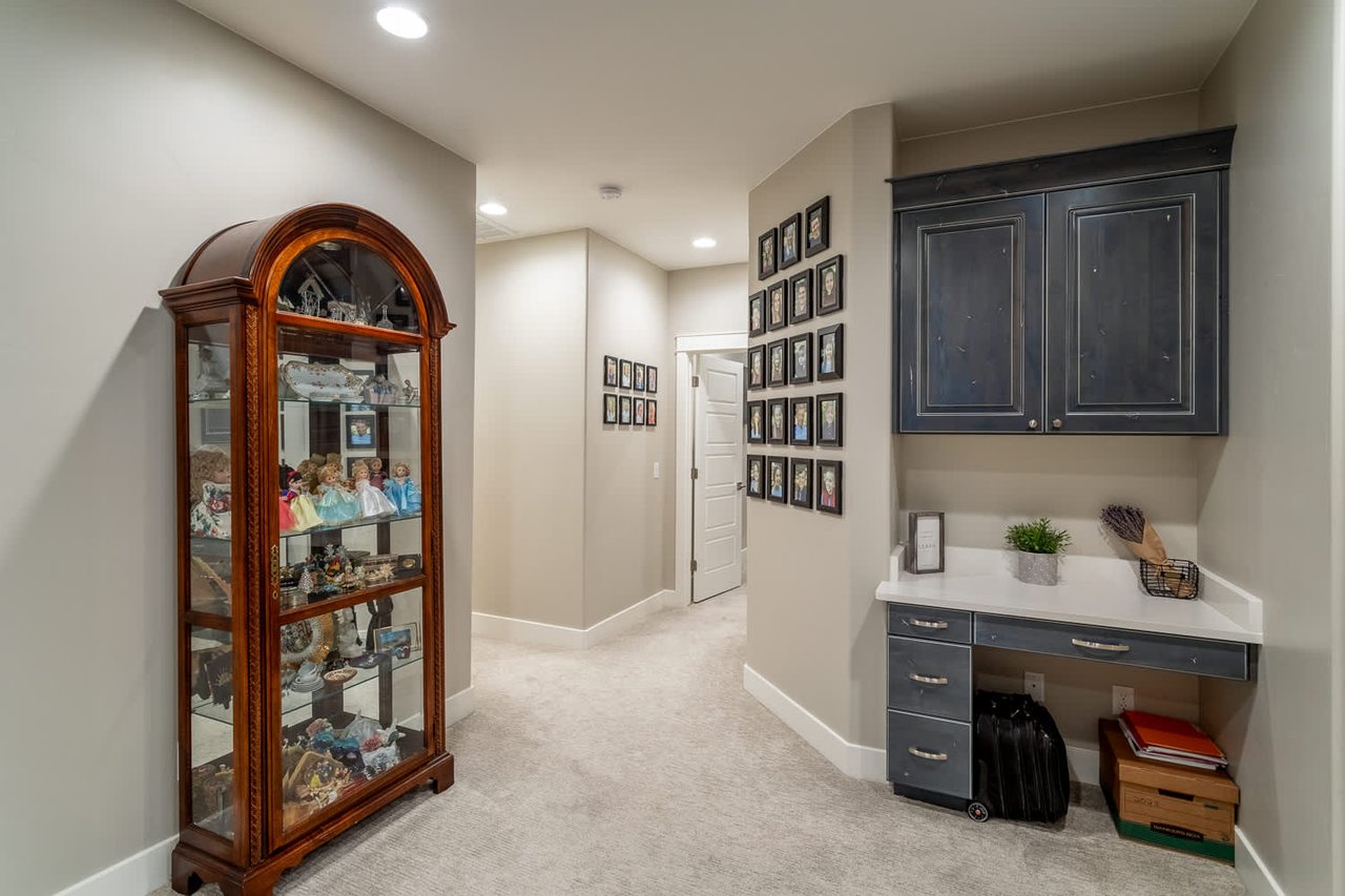 258 W Blue Quartz Dr