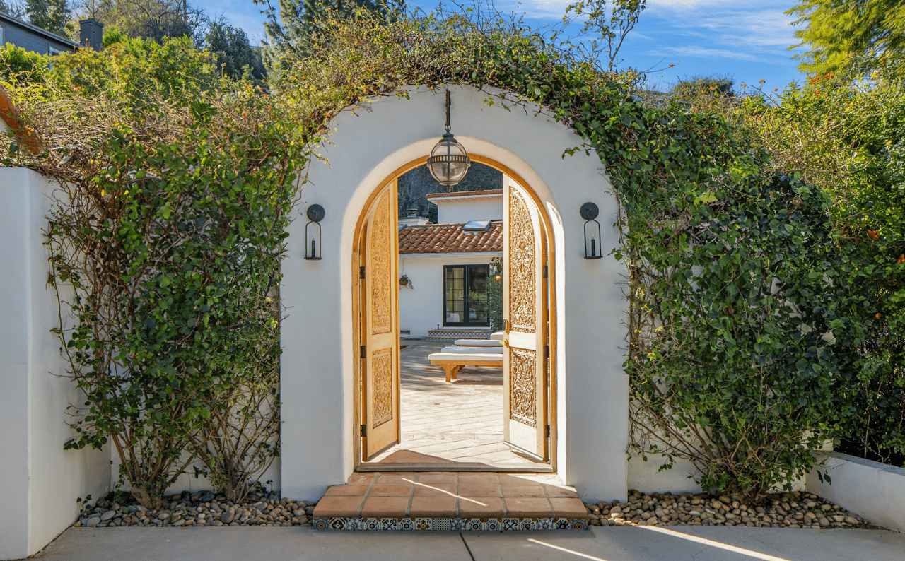 3646 Sunswept Dr, Studio City