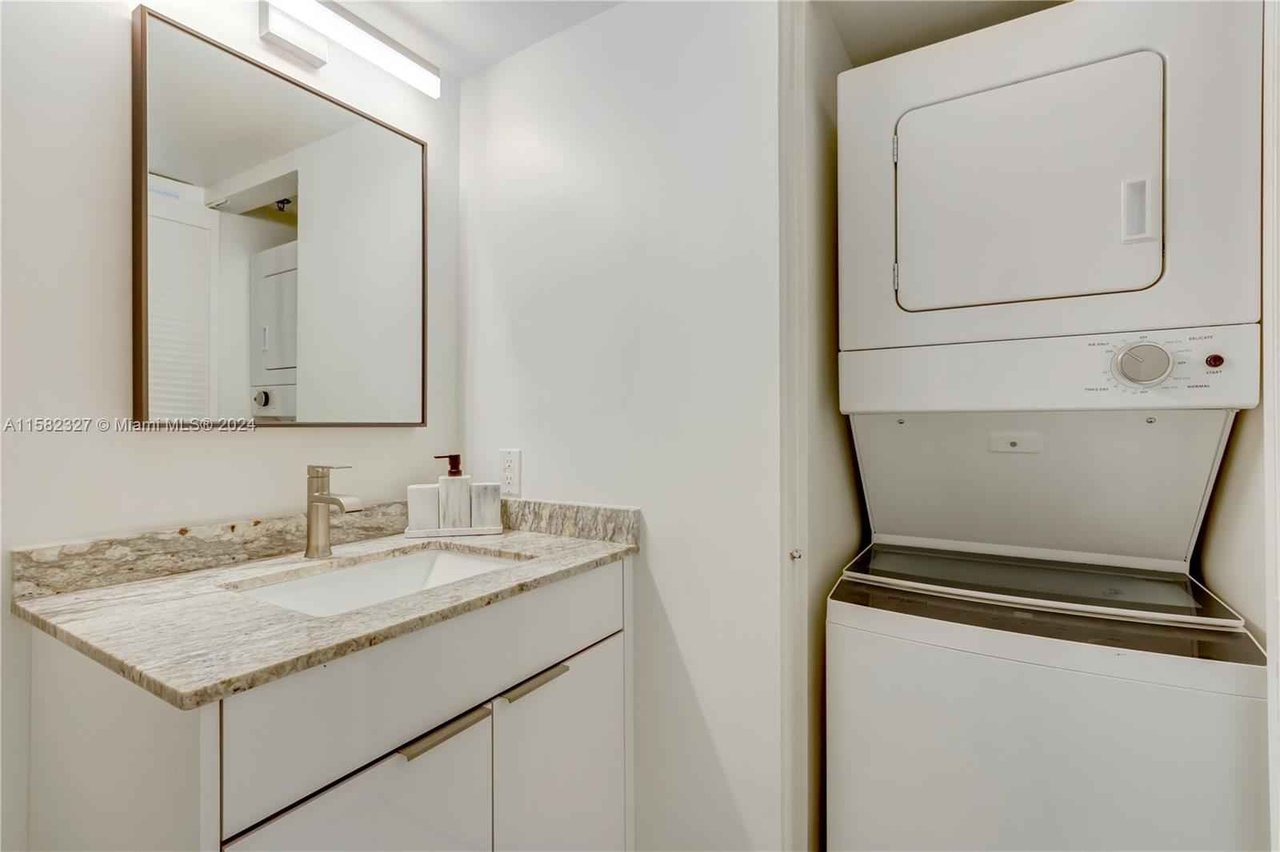 1200 Brickell Bay Dr Unit 2424