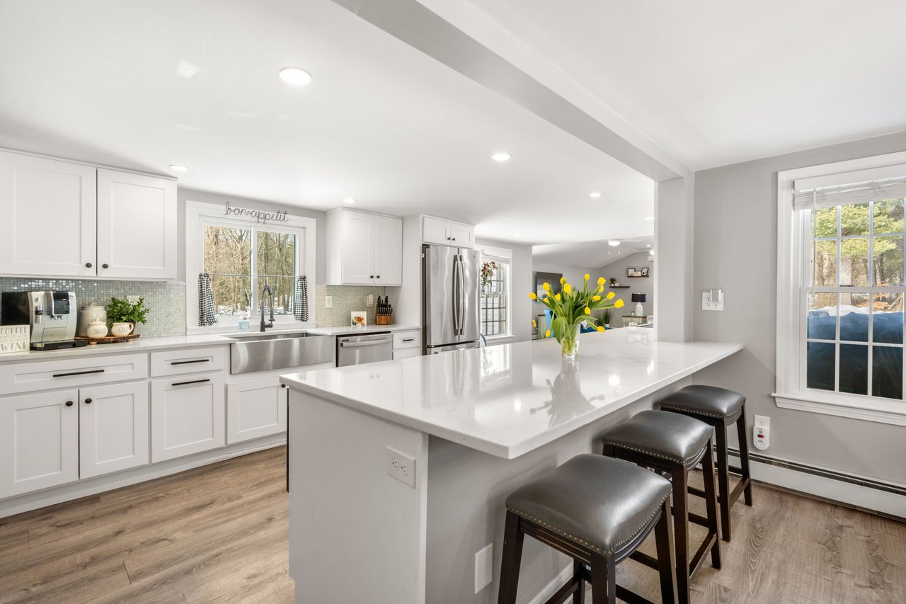 Adorable Farmhouse Right Off Route 3 in Hanover 