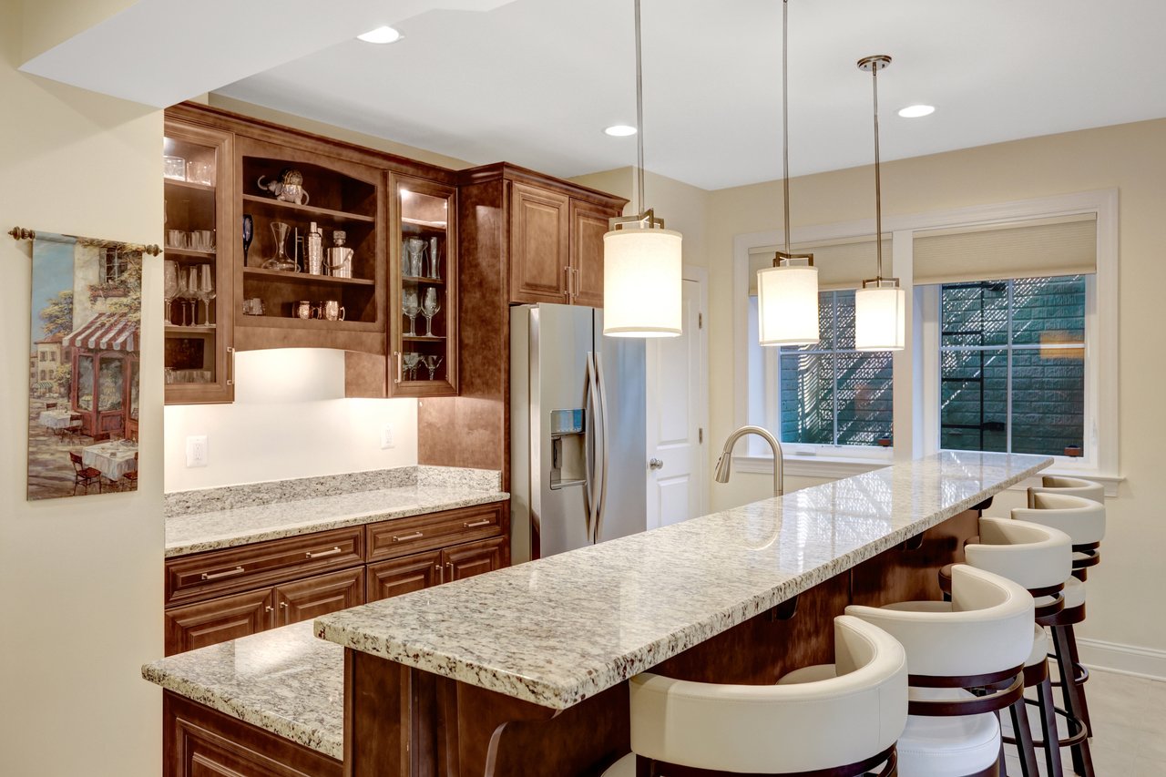300 Jade Ct NW