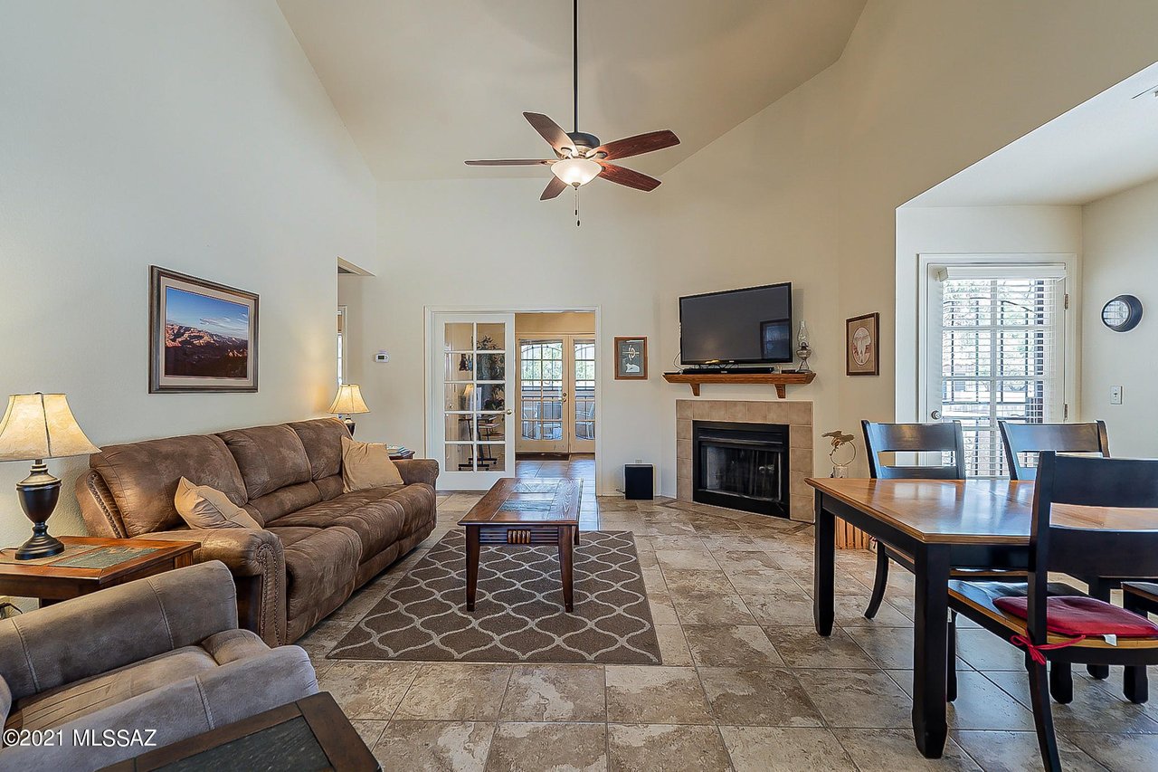 217 E Horizon Cir