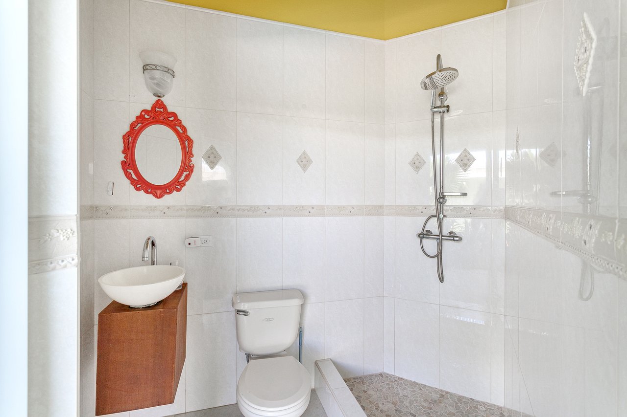 Octagon Villa West End