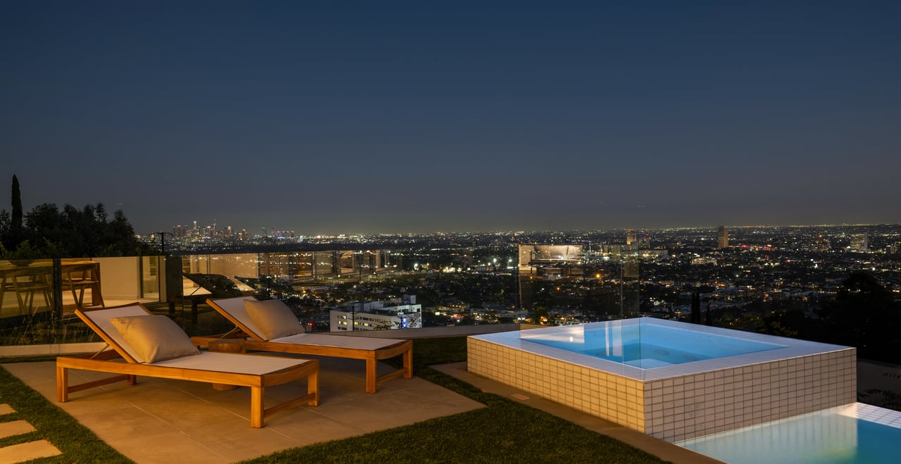 8515 Hedges Way, West Hollywood