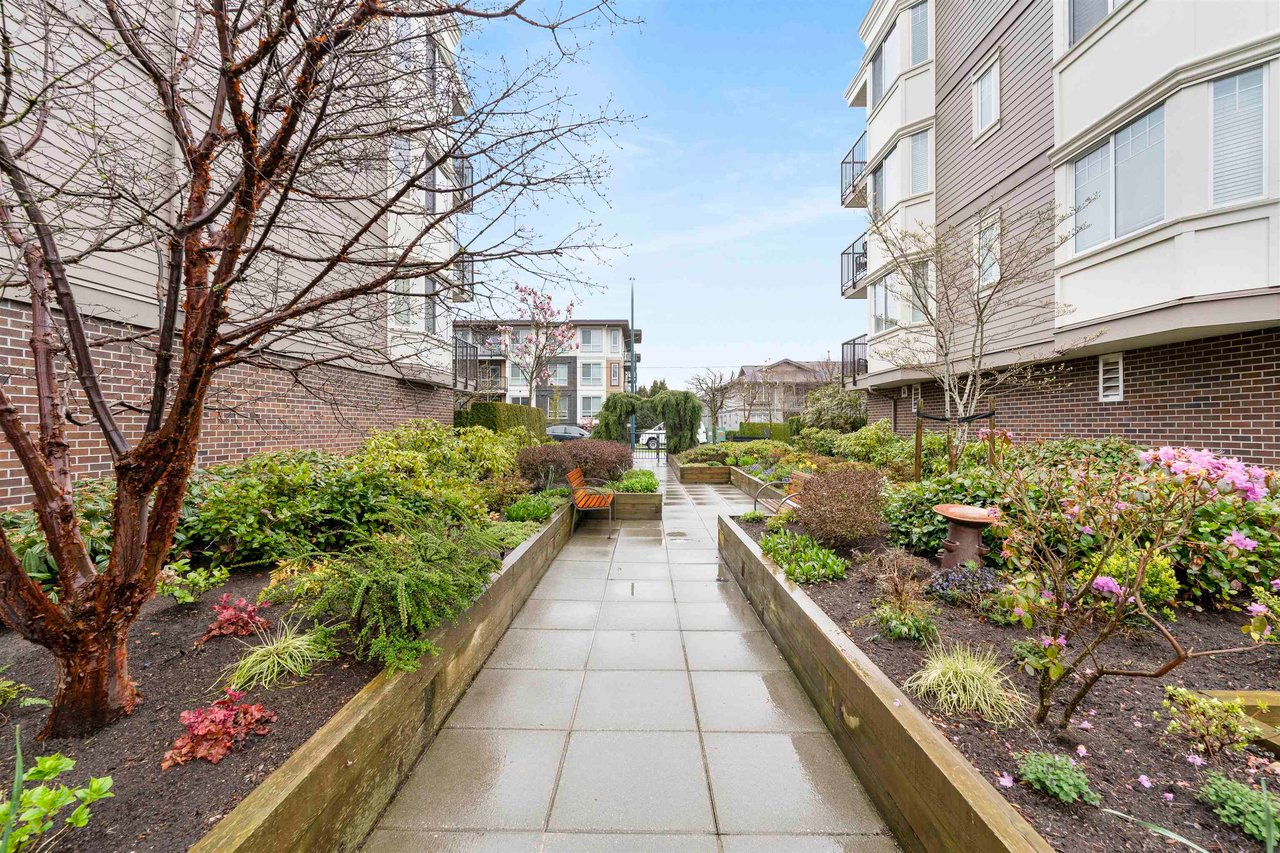 305-15389 Roper Ave