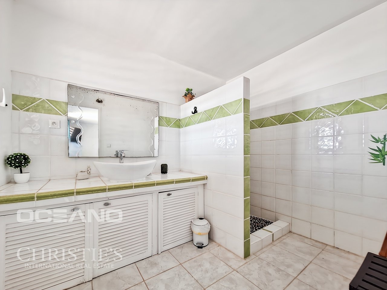 Exceptional Villa – Panoramic Ocean View (Oyster Pond)