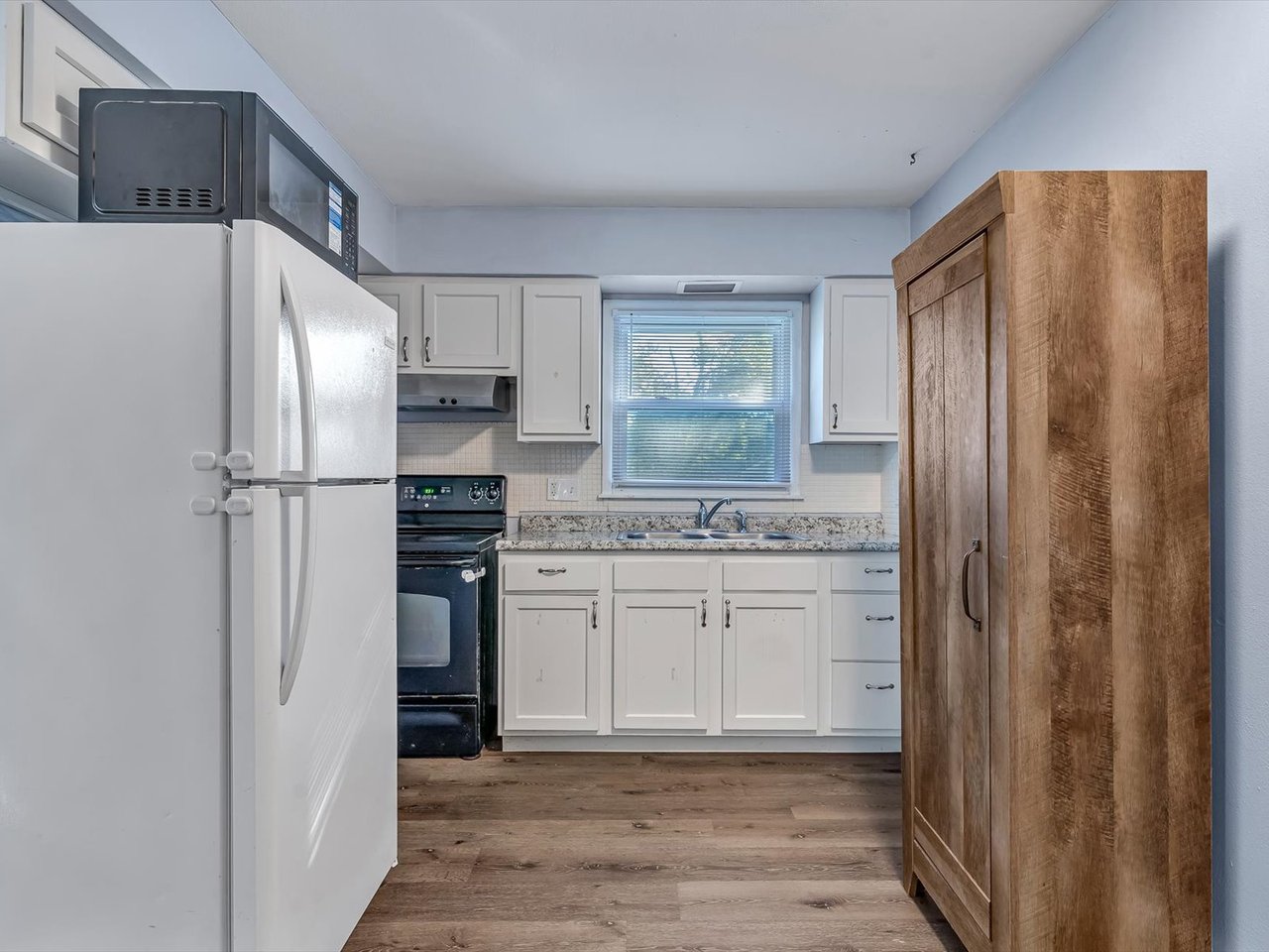 Prime Fairview Heights Triplex – Live for Less or Boost Your Cash Flow!