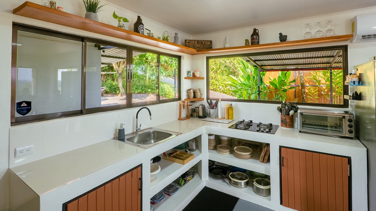 Ocean Peek Paradise Villa - 3 Bed - 1 Bath With a Pool in Hatillo