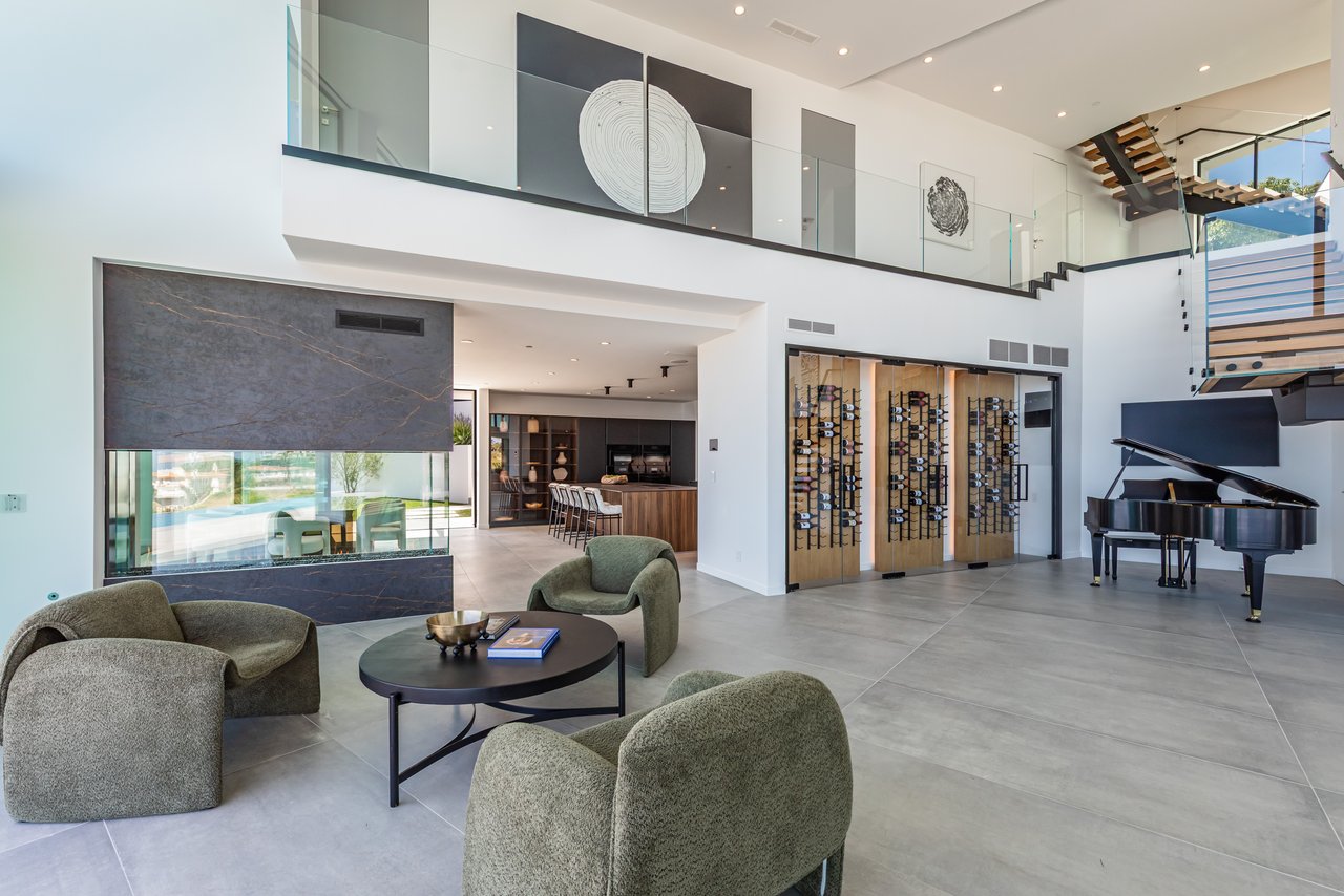 6156 Zumirez Dr