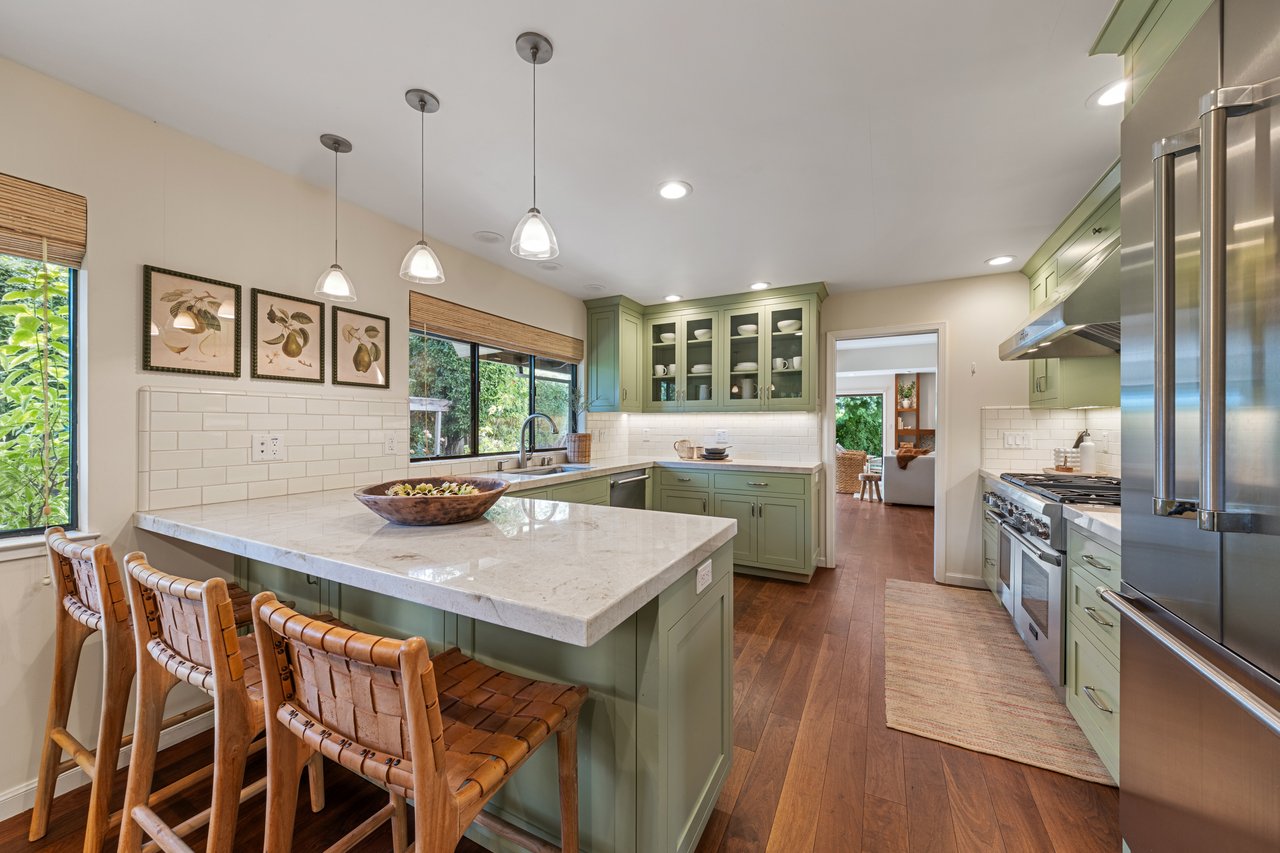 Inviting and Updated - Picturesque Grounds