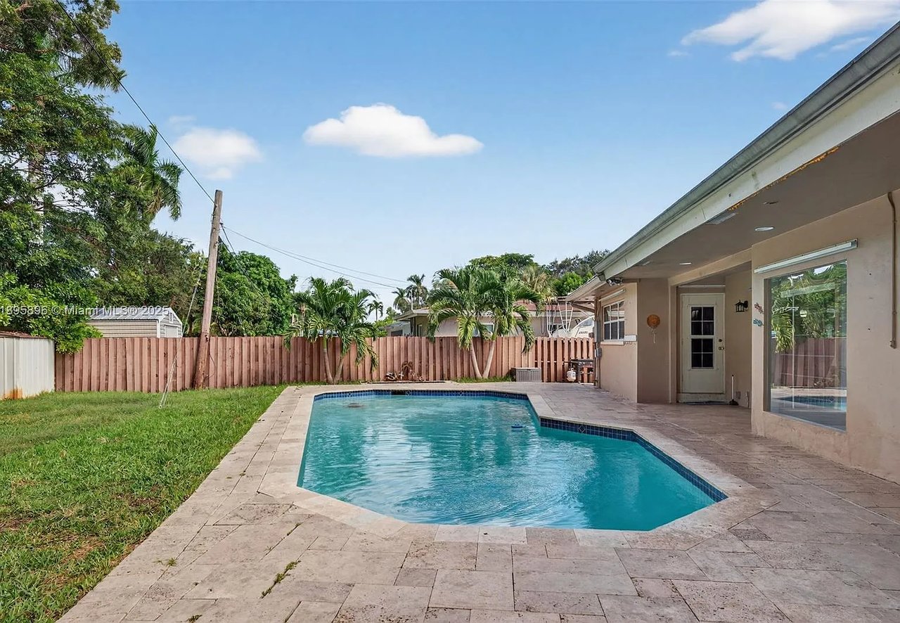 801 Holly Ln, Plantation