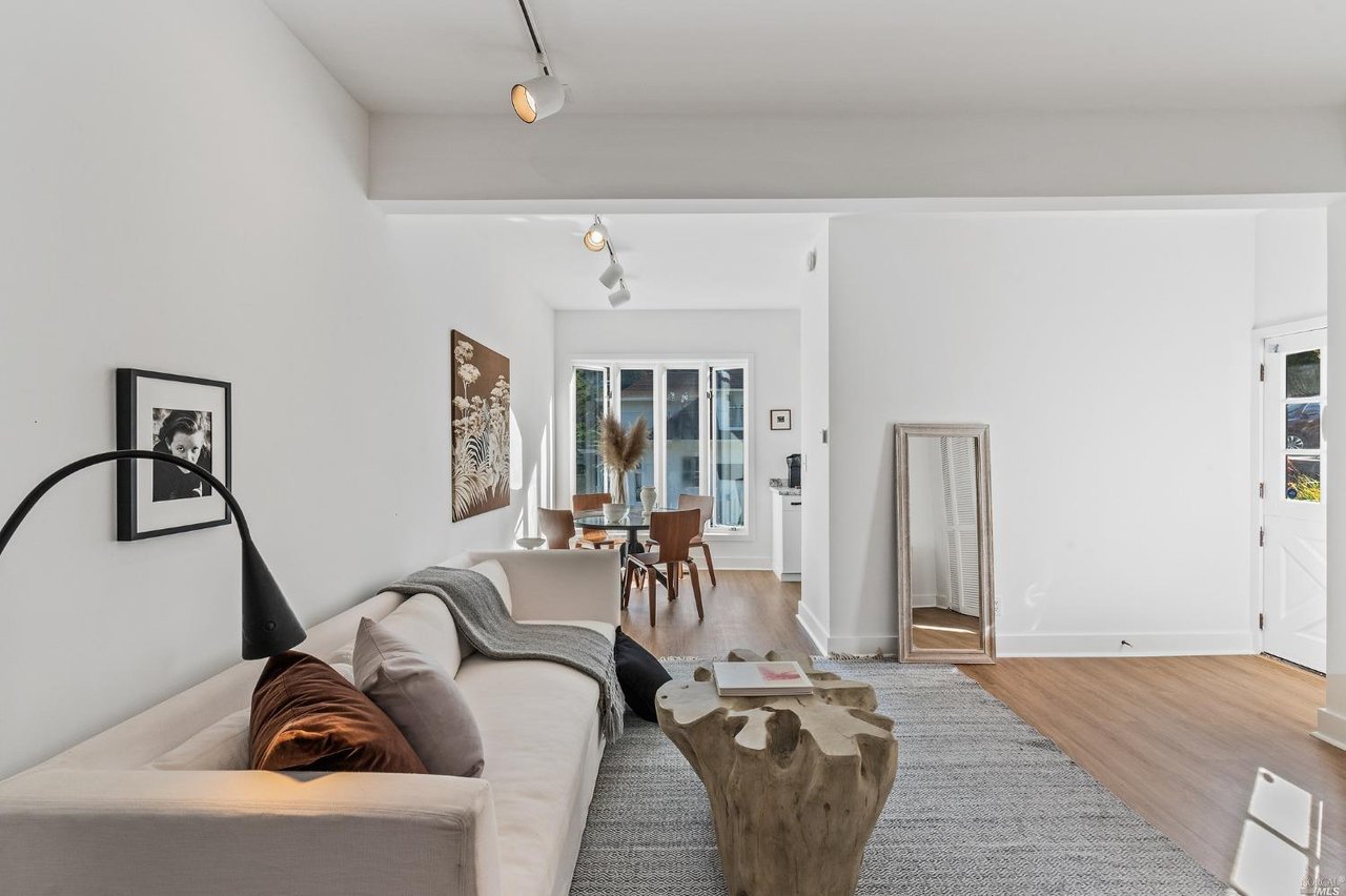 301 4th St