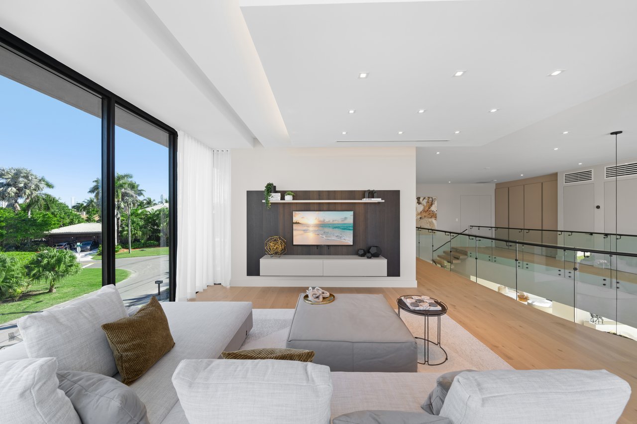 2950 NE 164th Street