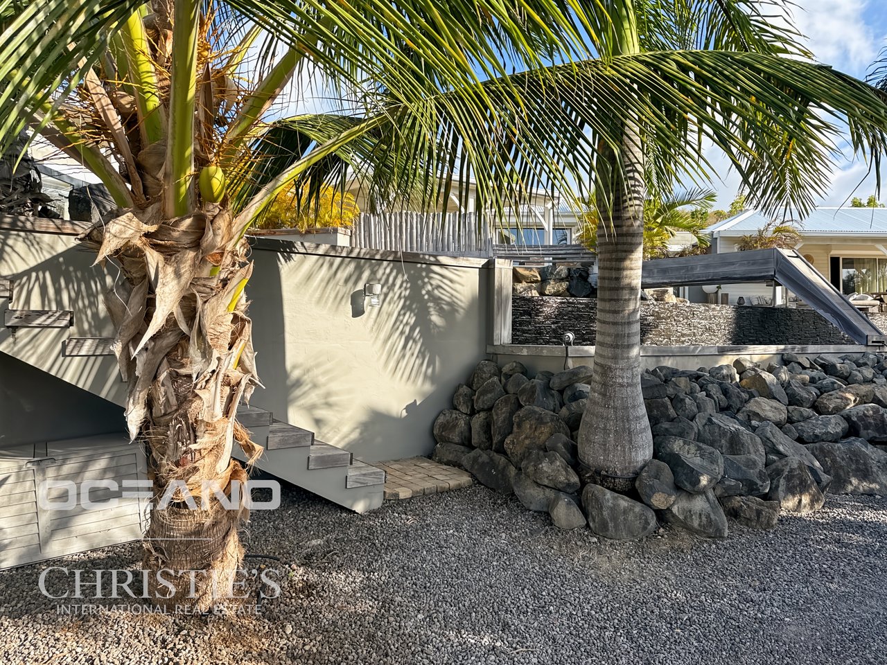 Real Estate Complex – 3 Villas + 1-Bedroom Apartment