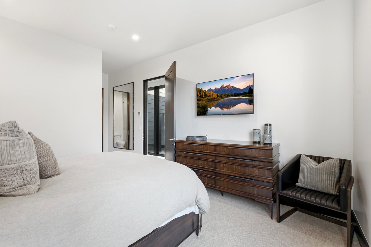 Top-of-Promontory Architectural Estate — Furnished & Turnkey - Front-Row Mountain Views
